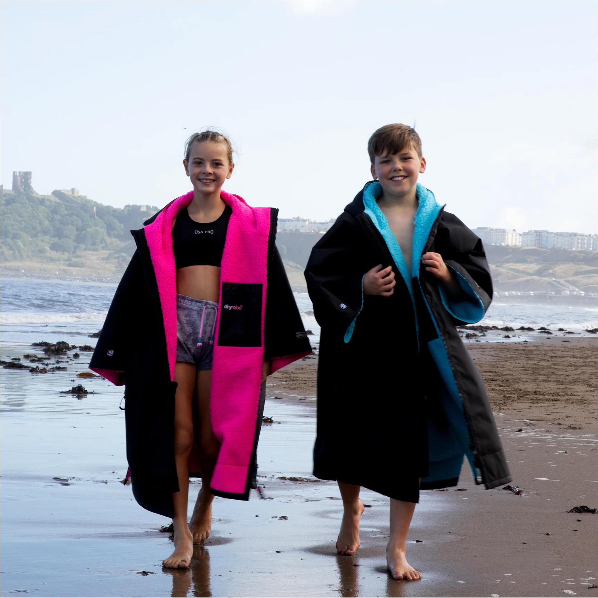 2026 Dryrobe Junior Advance Kledingjasje Met Korte Mouwen V3KSS - Black / Blauw